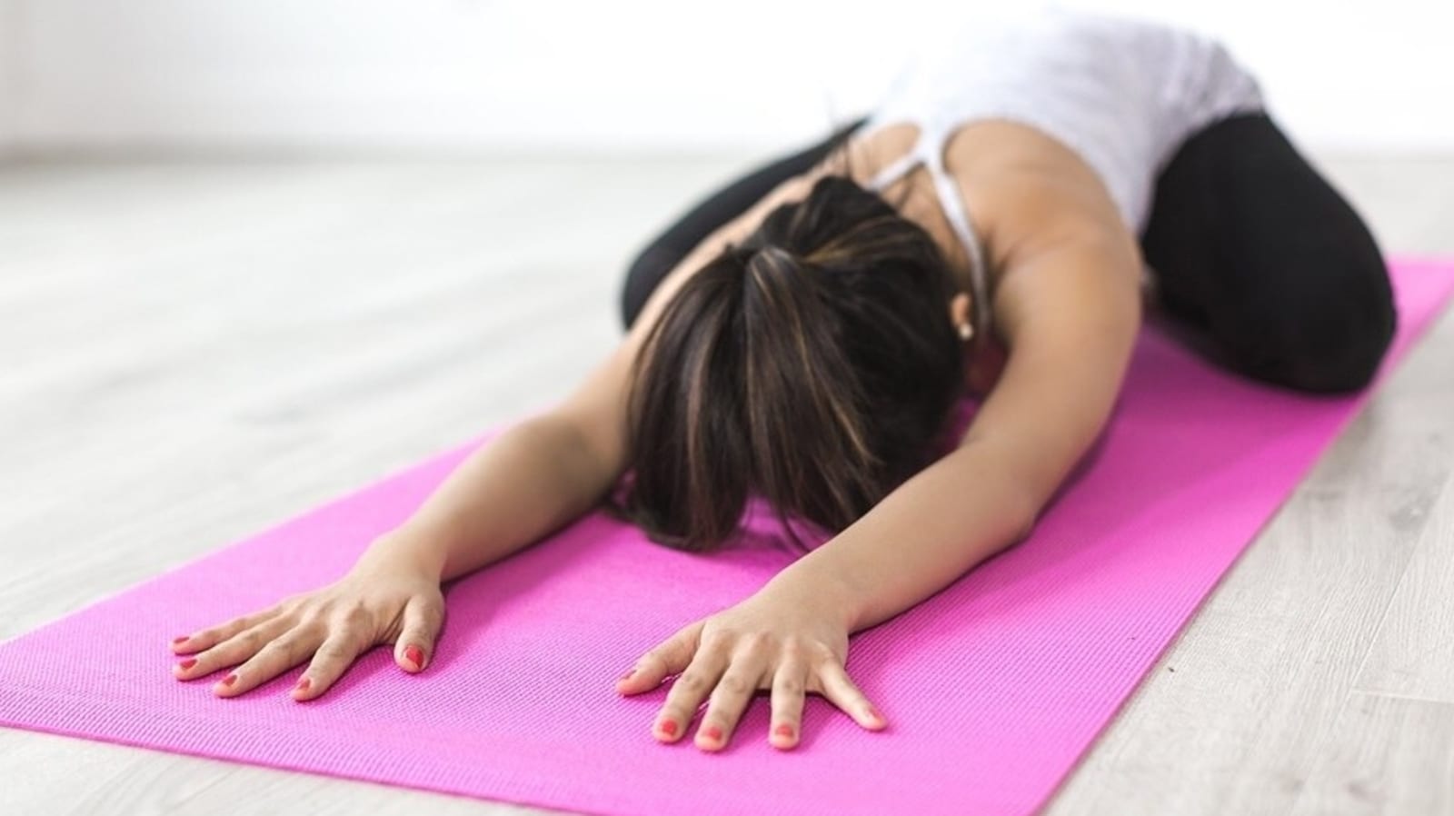 Can Yoga and Meditation Slow Aging By Improving DNA Health? New Research  Suggests So - YogaUOnline